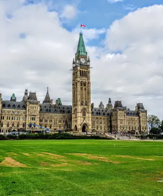 Besuche die geschichtsträchtige Hauptstadt Ottawa
